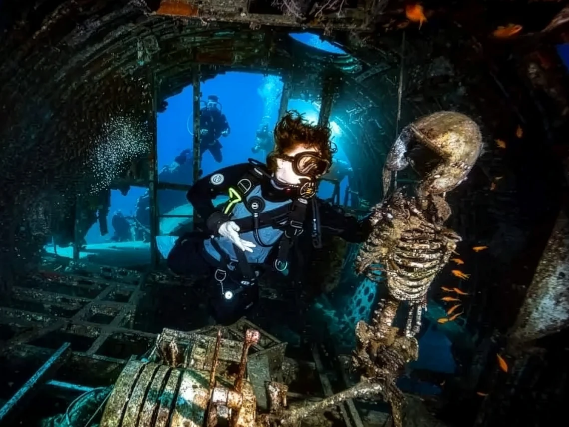 Aqaba Moon Diver